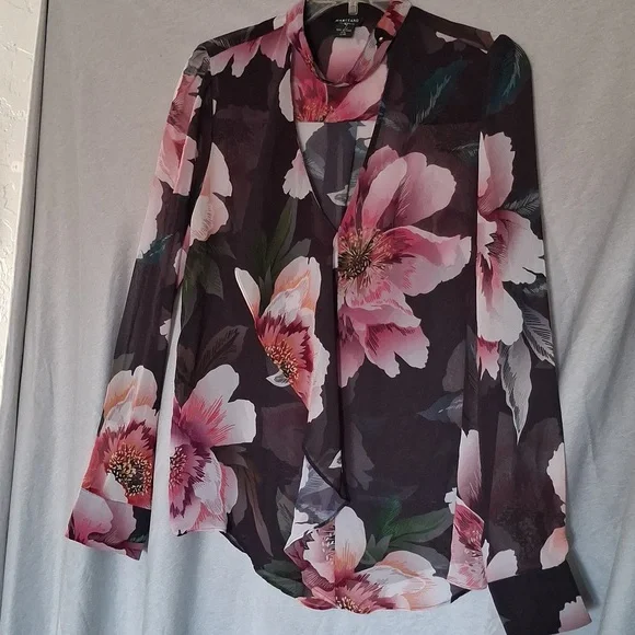 Black flowered blouse - Picture 1 of 1